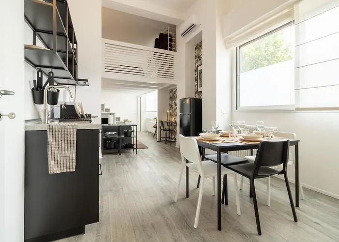 Navigli - Chic And Sophisticated Home In